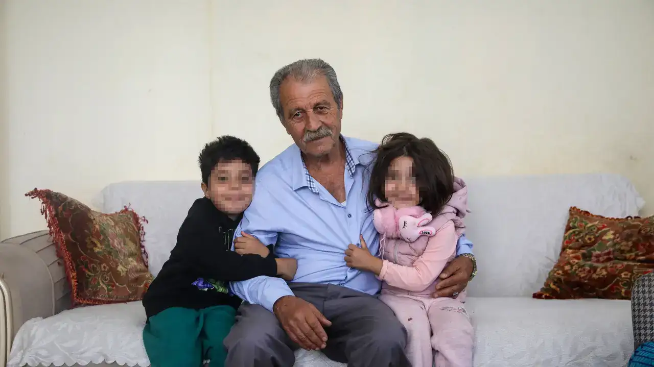 Kepez’de Evsiz Kalan Dede ve 3 Torunu Sıcak Yuvaya Kavuştu 2